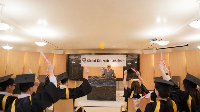 环球高中毕业生的故事：看似只是一次转学，却悄然改变了人生！